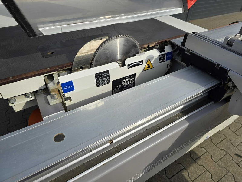 Formatinio pjovimo staklės SCM 3200