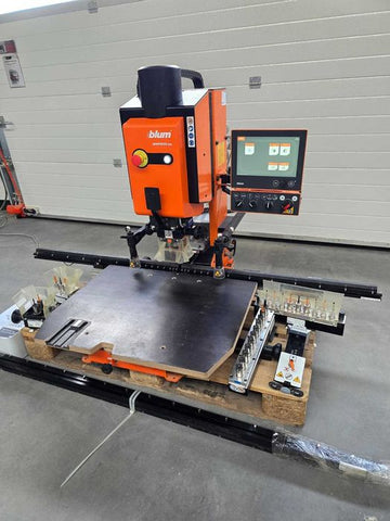 Blum Minipress Top gręžimo staklės su Easystick sistema - Industry Solutions
