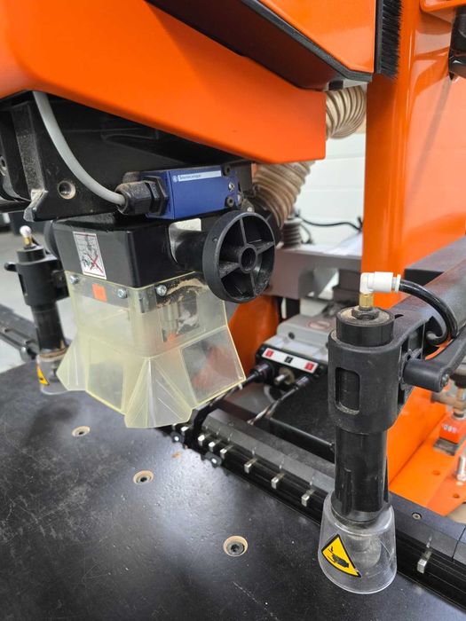 Blum Minipress Top gręžimo staklės su Easystick sistema - Industry Solutions