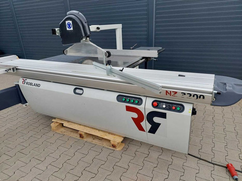 Formatinio pjovimo staklės Robland NZ3200