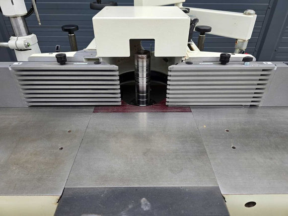 Frezavimo staklės Casadei F250M