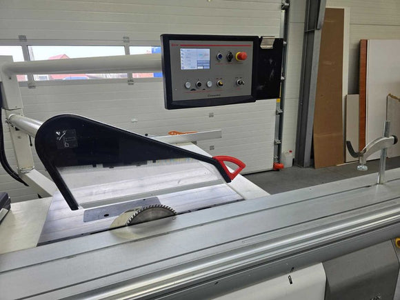 Formatinio pjovimo staklės SCM 3200