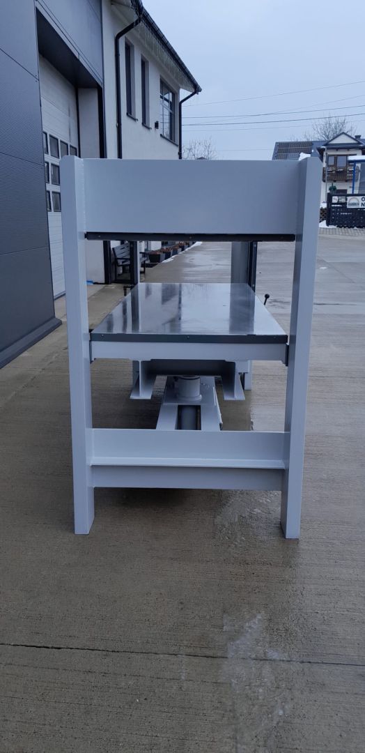 Faneravimo presas Manni 1025 - Industry Solutions
