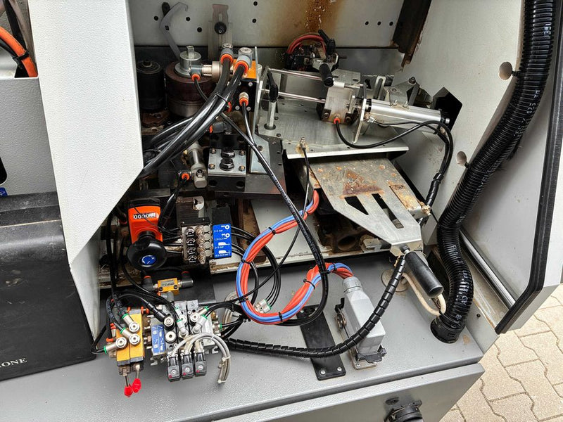 Briaunų laminavimo staklės Biesse Akron 425