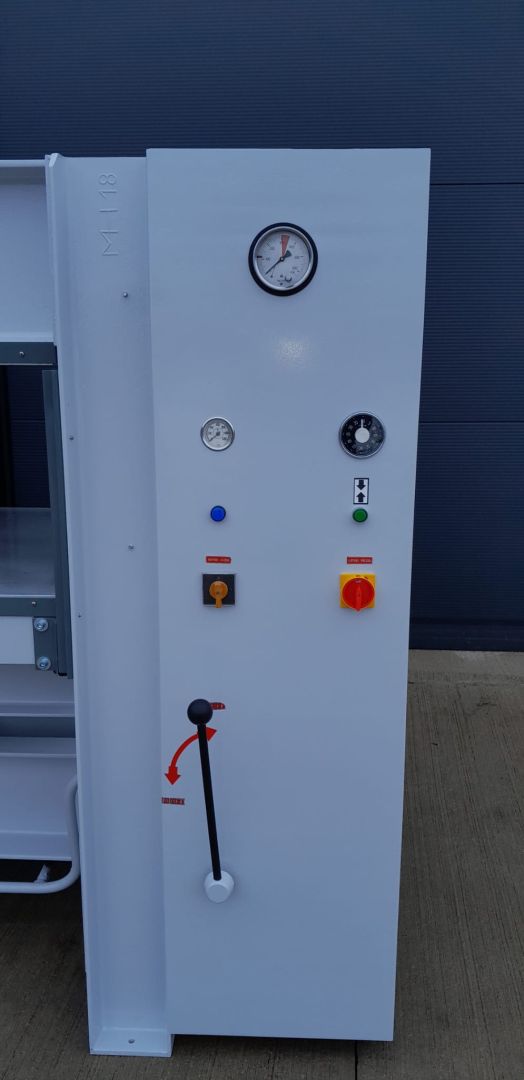 Faneravimo presas Manni 1025 - Industry Solutions