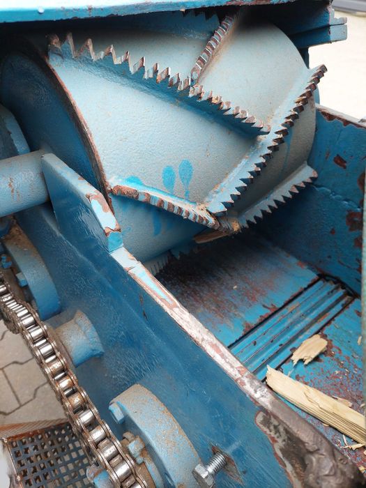 Smulkintuvas su padavimu 300