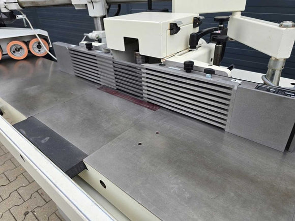 Frezavimo staklės Casadei F250M