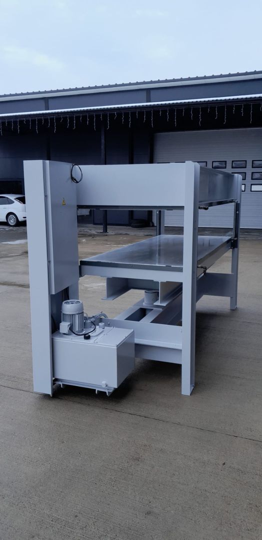 Faneravimo presas Manni 1025 - Industry Solutions