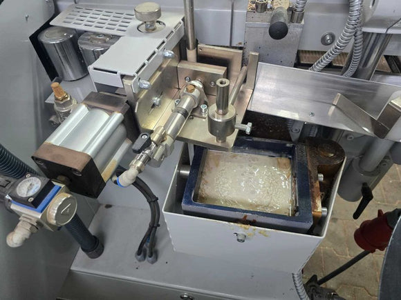 Briaunų laminavimo staklės Robland KM 550 - Industry Solutions