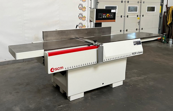 Leistuvas SCM F520 Class