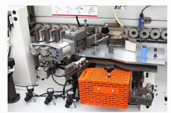 Briaunų laminavimo staklės HOLD HD621 EVA ir PUR - Industry Solutions