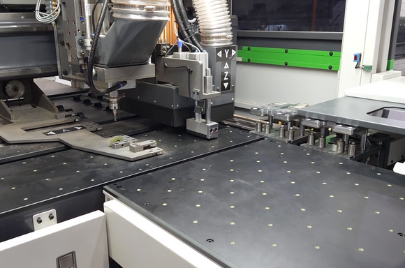 6-pusių CNC gręžimo centras Hold HB61J