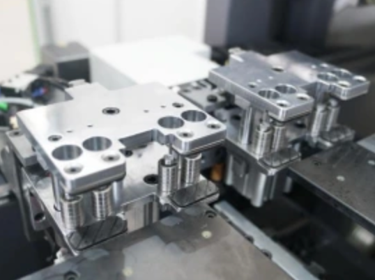 6-pusių CNC gręžimo centras Hold HB621GH6 (frezavimas su įrankių keitimu)