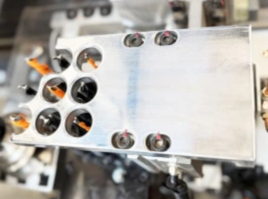 6-pusių CNC gręžimo centras Hold HB621GH6 (frezavimas su įrankių keitimu)