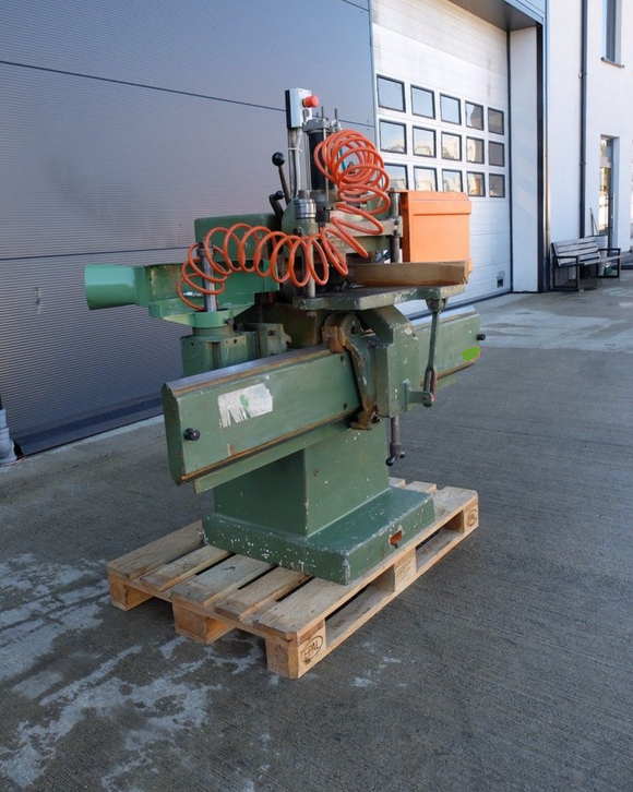 Dygiavimo-frezavimo staklės