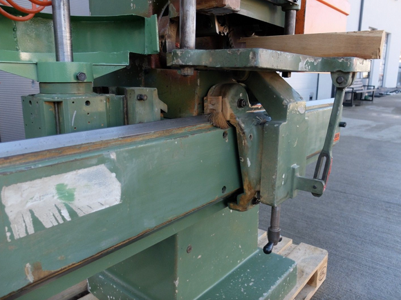 Dygiavimo-frezavimo staklės